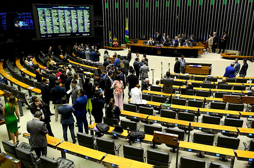 CONGRESSO REESTABELECE PROJETO QUE GARANTE DIREITOS DE SURDOS DE UM OUVIDO